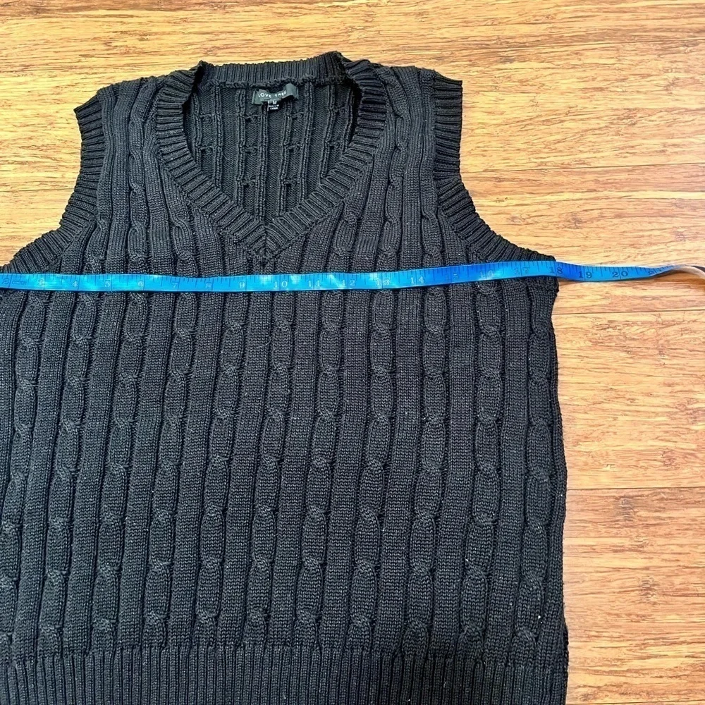 Love Tree Black Cable Knit V-neck Vest. Size Medium - Picture 3 of 9